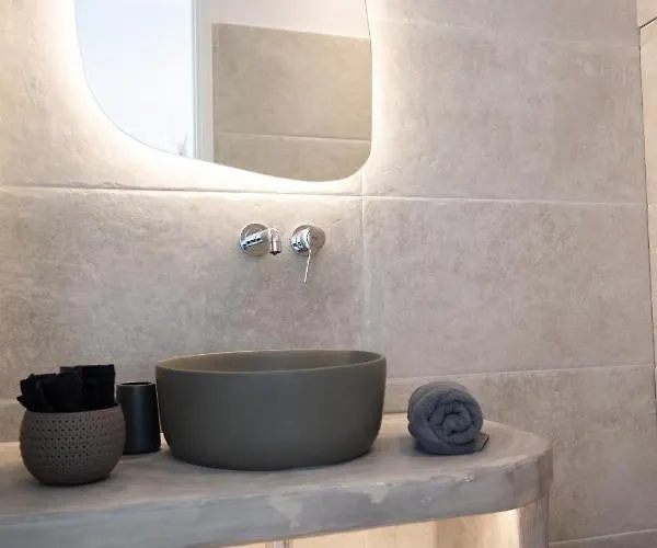 Daire Salvatore's Island House